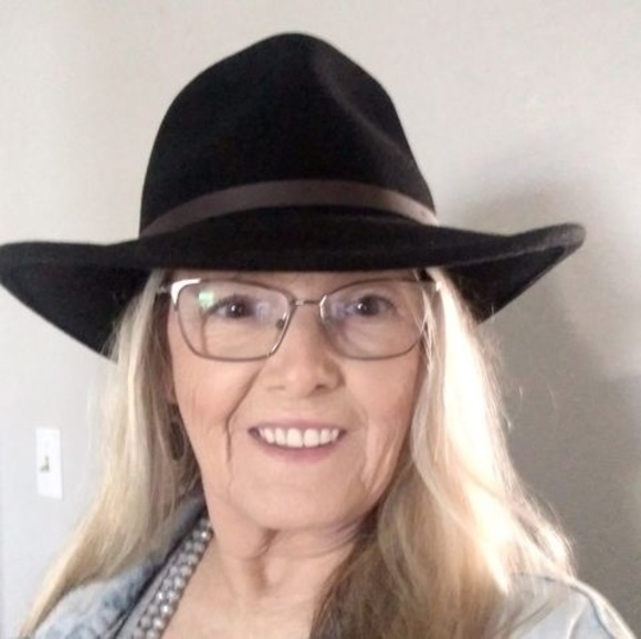 Meet your Posher, Paula - Picture 1 of 1